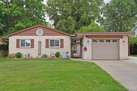 4451 Pinecroft Dr, Cincinnati, OH 45211 photo 2