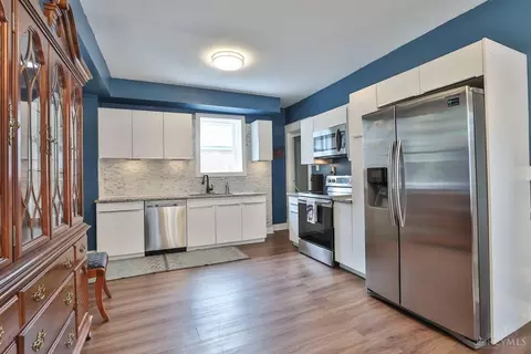 Kitchen - 6020 Hammel Ave, Golf Manor, OH 45237 photo 1 of 2