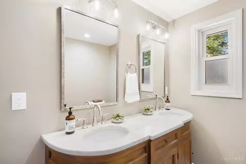 Bath - 3584 Foster Maineville Rd, Morrow, OH 45152 photo 3 of 4