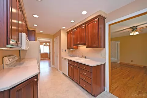 Kitchen - 2630 Beechmar Dr, Cincinnati, OH 45230 photo 2 of 4