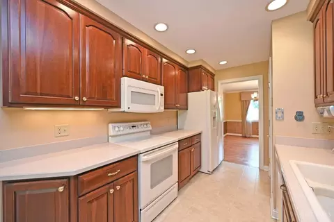 Kitchen - 2630 Beechmar Dr, Cincinnati, OH 45230 photo 4 of 4