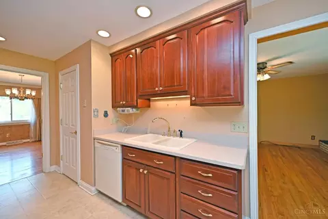 Kitchen - 2630 Beechmar Dr, Cincinnati, OH 45230 photo 3 of 4