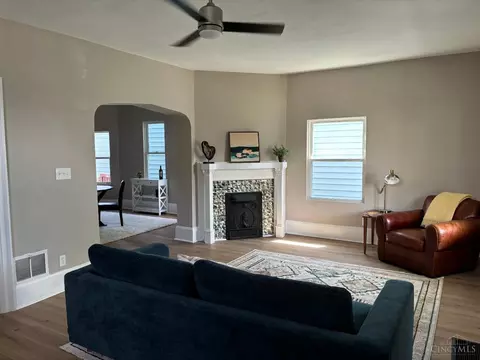 Living - 188 Progress Ave, Hamilton, OH 45013 photo 1 of 2