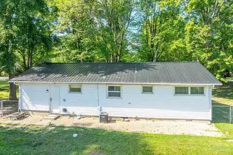 Exterior - 305 Smith Ave, Mount Orab, OH 45154 photo 5 of 7
