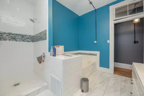 Bath - 3183 River Rd, Cincinnati, OH 45204 photo 2 of 2