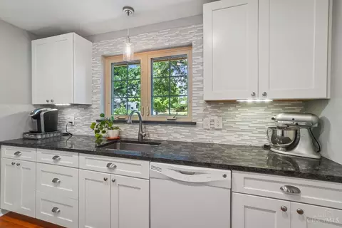 5582 Mapleridge Dr, Cincinnati, OH 45227 photo 8