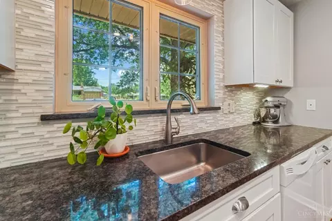 5582 Mapleridge Dr, Cincinnati, OH 45227 photo 9