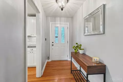 5582 Mapleridge Dr, Cincinnati, OH 45227 photo 3