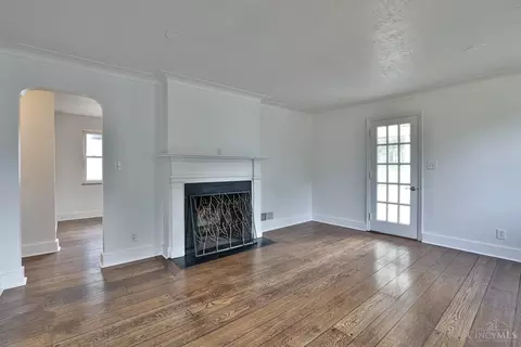 Living - 2204 Kipling Ave, Cincinnati, OH 45239 photo 5 of 6