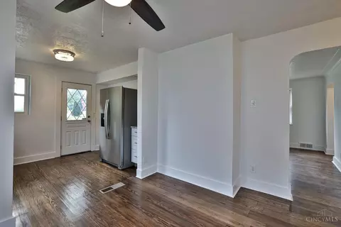 Entry Way - 2204 Kipling Ave, Cincinnati, OH 45239 photo 1 of 3