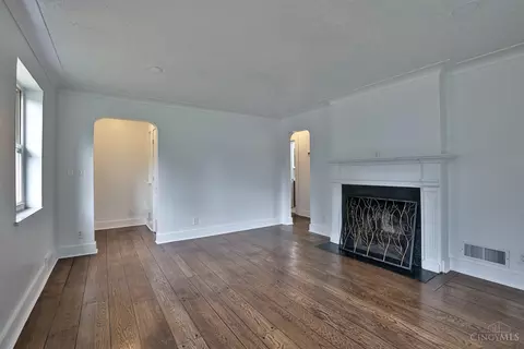 Living - 2204 Kipling Ave, Cincinnati, OH 45239 photo 3 of 6