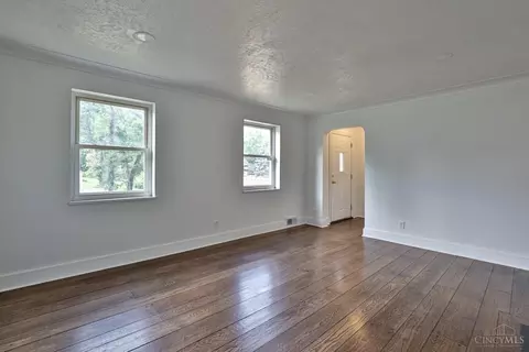 Living - 2204 Kipling Ave, Cincinnati, OH 45239 photo 2 of 6