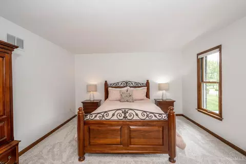 Bedroom - 11040 Toddtee Ln, Montgomery, OH 45242 photo 4 of 8
