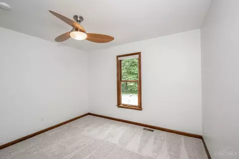 Bedroom - 11040 Toddtee Ln, Montgomery, OH 45242 photo 6 of 8