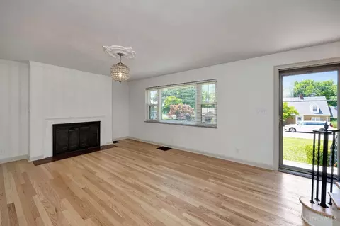 Living - 3394 Algus Ln, Cincinnati, OH 45248 photo 1 of 4