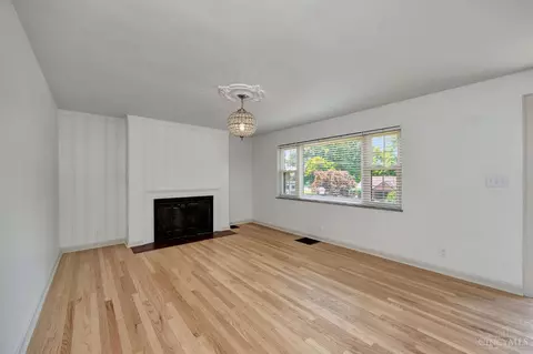 Living - 3394 Algus Ln, Cincinnati, OH 45248 photo 2 of 4