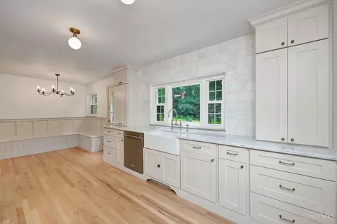 Kitchen - 3394 Algus Ln, Cincinnati, OH 45248 photo 5 of 6