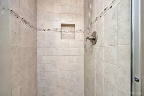 Bath - 3394 Algus Ln, Cincinnati, OH 45248 photo 3 of 3