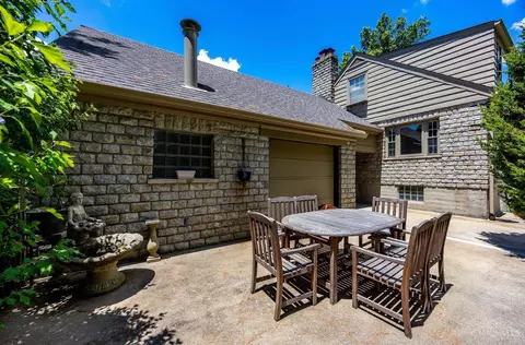Exterior - 3394 Algus Ln, Cincinnati, OH 45248 photo 5 of 6