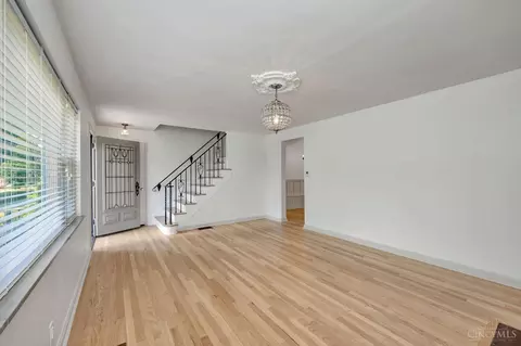Living - 3394 Algus Ln, Cincinnati, OH 45248 photo 4 of 4