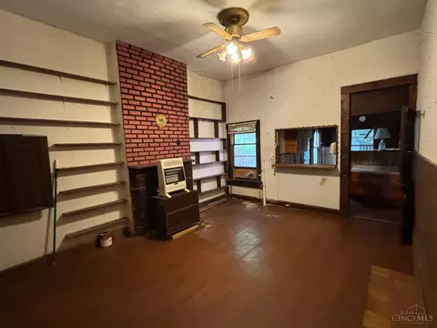 Living - 711 Neave Rd, Cincinnati, OH 45204 photo 3 of 4