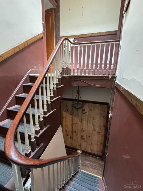 Entry Way - 711 Neave Rd, Cincinnati, OH 45204 photo 2 of 3