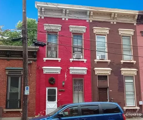 711 Neave Rd, Cincinnati, OH 45204