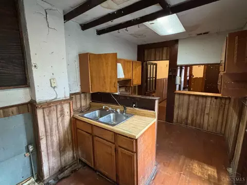 Kitchen - 711 Neave Rd, Cincinnati, OH 45204 photo 2 of 2