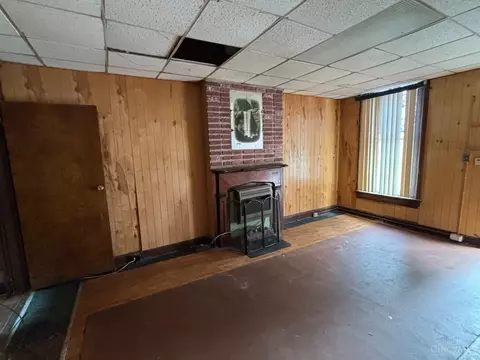 Living - 711 Neave Rd, Cincinnati, OH 45204 photo 2 of 4