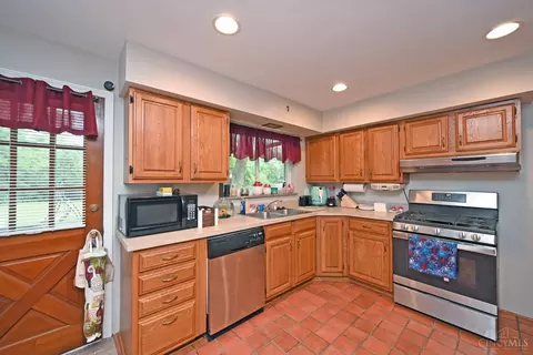 Kitchen - 588 Beechtree Dr, Cincinnati, OH 45224 photo 3 of 3