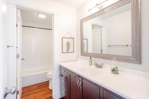 Bath - 1421 Pullan Ave, Cincinnati, OH 45223 photo 7 of 9