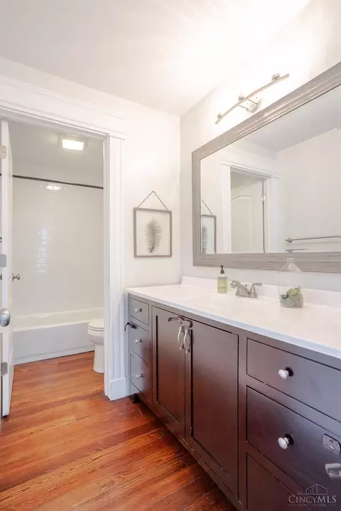 Bath - 1421 Pullan Ave, Cincinnati, OH 45223 photo 8 of 9