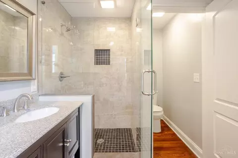 Bath - 1421 Pullan Ave, Cincinnati, OH 45223 photo 4 of 9