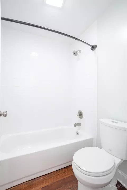 Bath - 1421 Pullan Ave, Cincinnati, OH 45223 photo 9 of 9