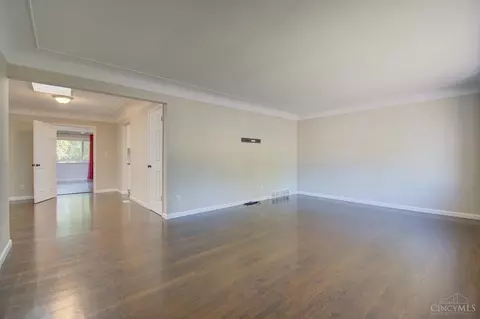 6696 Greentree Dr, Cincinnati, OH 45224 photo 10