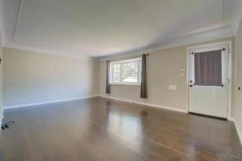 6696 Greentree Dr, Cincinnati, OH 45224 photo 9