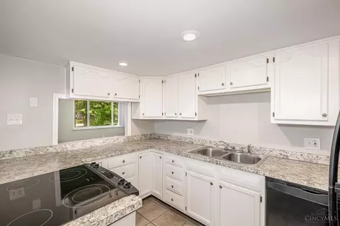 776 Fairway Dr, Cincinnati, OH 45245 photo 7