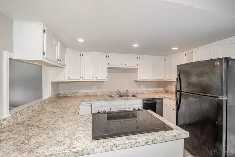 776 Fairway Dr, Cincinnati, OH 45245 photo 9