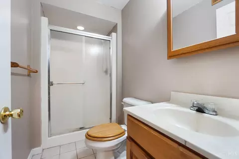 Bath - 12053 Hazelhurst Dr, Cincinnati, OH 45240 photo 3 of 3