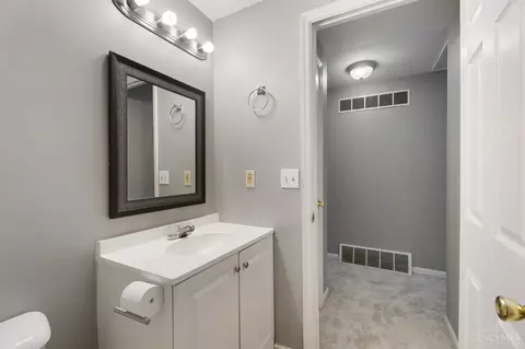 Bath - 12053 Hazelhurst Dr, Cincinnati, OH 45240 photo 2 of 3