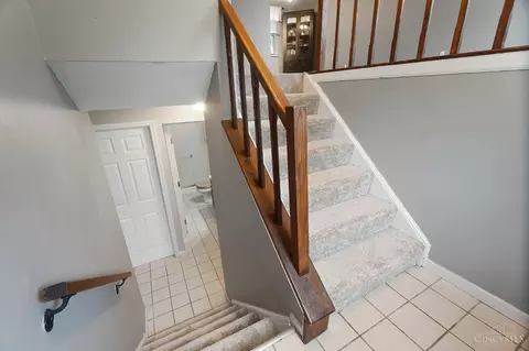 Entry Way - 12053 Hazelhurst Dr, Cincinnati, OH 45240 photo 2 of 3