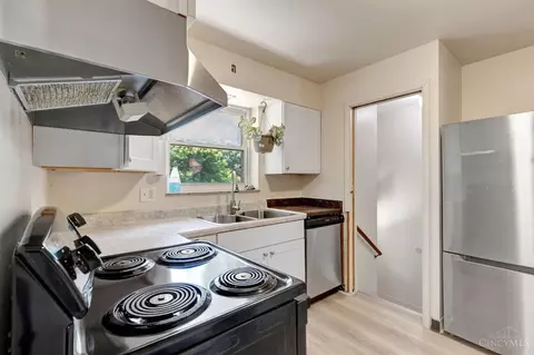Kitchen - 8433 Mockingbird Ln, Cincinnati, OH 45231 photo 1 of 3