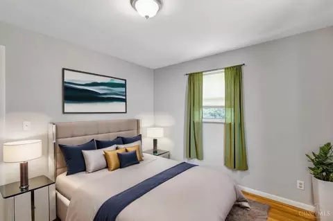 Bedroom - 8433 Mockingbird Ln, Cincinnati, OH 45231 photo 5 of 10