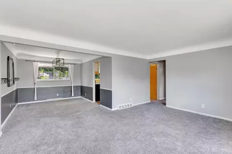 Living - 8433 Mockingbird Ln, Cincinnati, OH 45231 photo 6 of 7