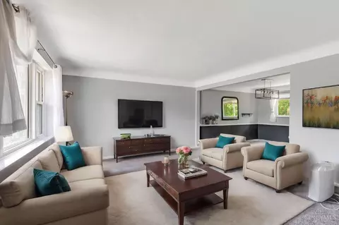 Living - 8433 Mockingbird Ln, Cincinnati, OH 45231 photo 3 of 7