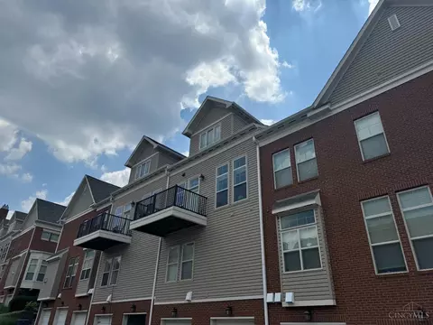 Exterior - 218 Stetson St, Cincinnati, OH 45219 photo 4 of 8