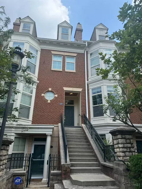 Exterior - 218 Stetson St, Cincinnati, OH 45219 photo 5 of 8