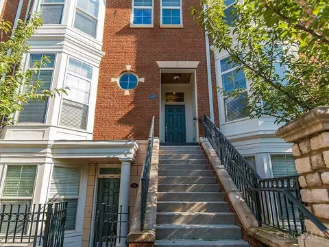 Exterior - 218 Stetson St, Cincinnati, OH 45219 photo 3 of 8