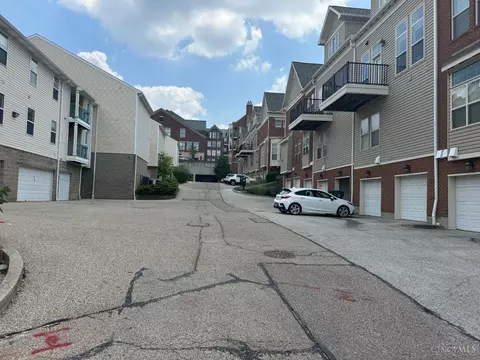 Exterior - 218 Stetson St, Cincinnati, OH 45219 photo 7 of 8