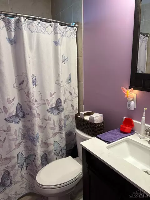 Bath - 4636 Clayton Dr, Cincinnati, OH 45244 photo 1 of 1